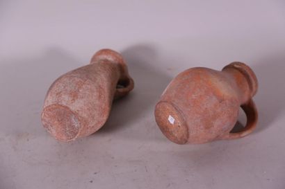 null Deux cruches à anse en terre cuite - 1er/2ème siècle ap. JC - H. 15 cm et H....
