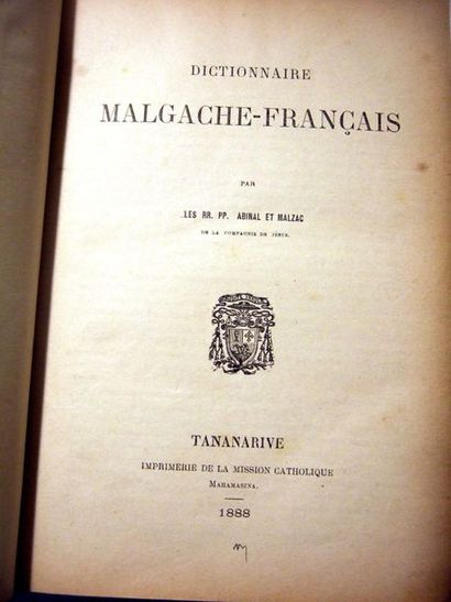 null MACQUARIE (James Léon). Voyage à Madagascar. Paris, E. Dentu, 1884. In-12, 435...