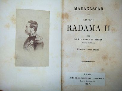 null RÉGNON (Henry de). Madagascar et le roi Radama II. Paris, C. Douniol, 1863....