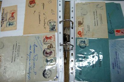 null [Philatélie]. Lot comprenant 2 albums de timbres et marques postales de Madagascar,...