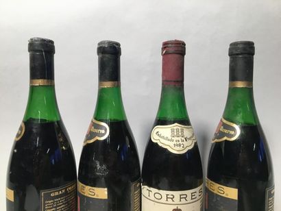 null 1 blle MIGUEL TORRES CORONAS PENEDES 1982 - Bas goulot
9 blles MIGUEL TORRES...