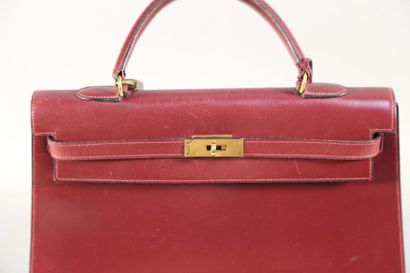 null HERMES, sac Kelly, rouge en cuir 34 cm des années 1970 (lettre date Z) - acheté...