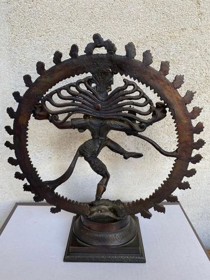 null Divinité Indienne sujet en bronze H: 31, L: 27 cm