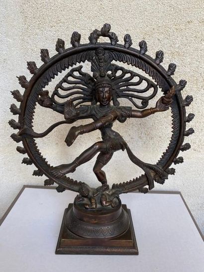 null Divinité Indienne sujet en bronze H: 31, L: 27 cm