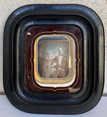 null MILLET - Couple, - daguerréotype, 8,5 x 16,5 cm à vue - encadré sous verre