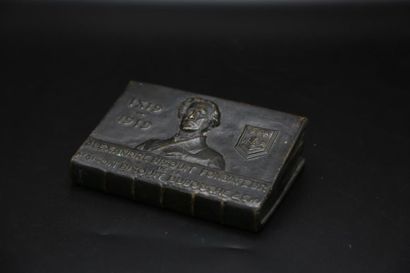 null Presse-papier en bronze Maison BISQUIT DUBOUCHE et Cie - Centenaire 1819/1919,...