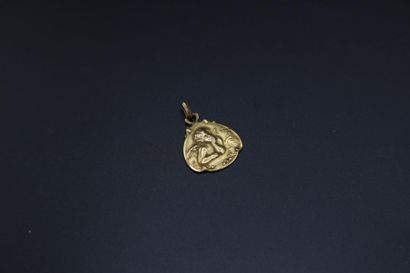 null Médaille en or jaune avec un angelot gravé au dos - 5.1 g