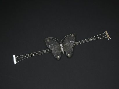 null DAUM, bracelet en or gris, pâte de verre incolore et diamants, formant un papillon,...