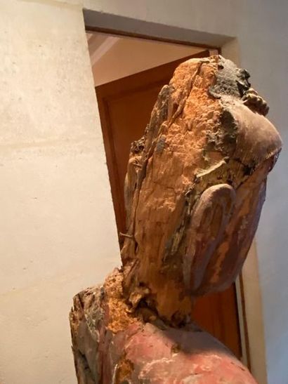 null Grand Bouddha en majesté en bois sculpté polychrome 
H: 150 cm
(accidents et...