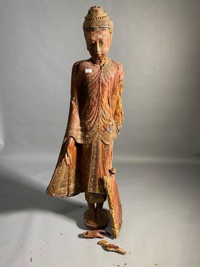null Grand Bouddha en majesté en bois sculpté polychrome 
H: 150 cm
(accidents et...