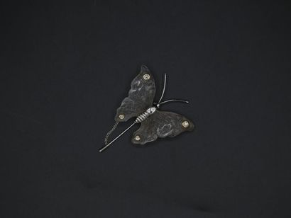 null DAUM, broche en or gris, pâte de verre incolore et diamants, formant un papillon....