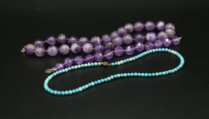 null Collier et bracelet perles d'améthyste et un collier de perles de couleur turquoise...
