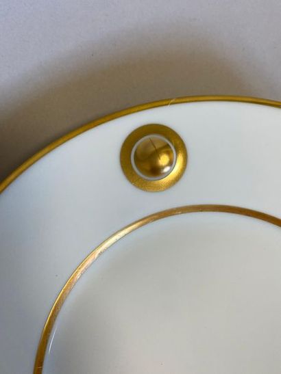 null BERNARDAUD : douze assiettes en porcelaine modèle Ithaque par Olivier Gagnère...