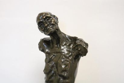 null D'après Camille CLAUDEL - Torse de Clotho chauve 
Épreuve en bronze patiné,...