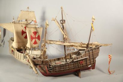 null Santa Maria, deux maquettes de bateau, H. 60 cm - accidents et manques 