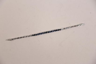 null Bracelet en argent sertie de 17 pierres bleues - Poids brut : 12.48 g / L. 17...