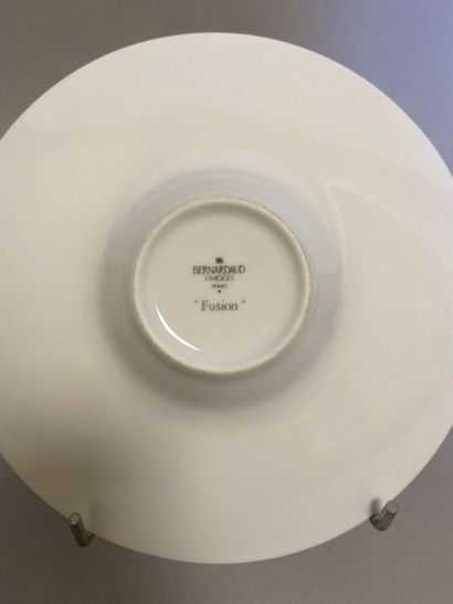 null BERNARDAUD, 8 assiettes creuses en porcelaine modèle Fusion - Ø. 23,5 cm
