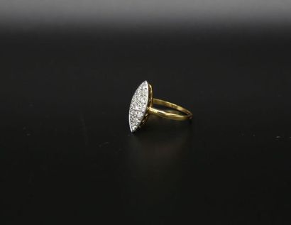 null Bague marquise en or jaune ornée de diamants - Poids brut : 2.9 g / tdd 54