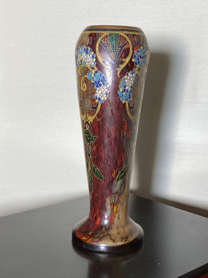 null LEGRAS François Théodore (1839-1916) Vase à décor floral émaillé H: 40 cm 