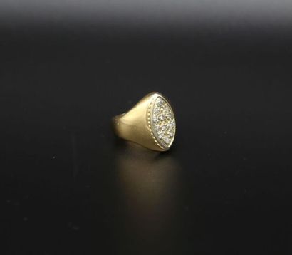 null Bague de petit doigt en or jaune orné de petits diamants de forme marquise -...