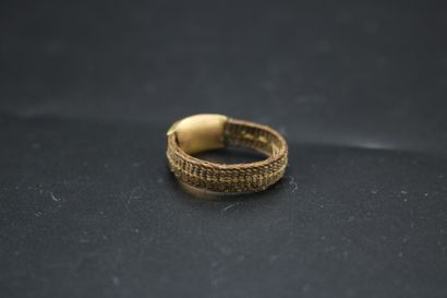 null Bague de sentiment, l'anneau en cheveux tressés avec cartouche en or jaune émaillé...