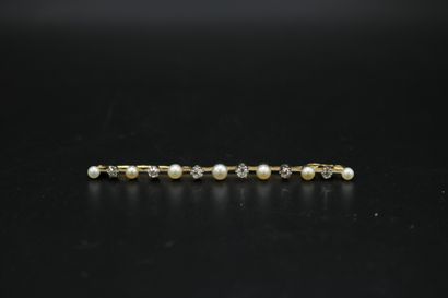 null Broche barrette en or jaune 750 millièmes ornée de sept perles et six petits...
