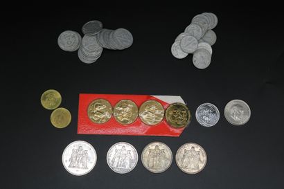 null Ensemble de pièces : 

Pièce de 10 euros en argent 2012, une pièce commérative...