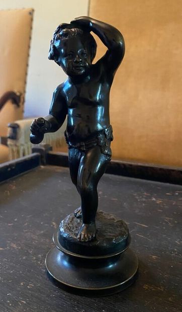 null « Enfant à la corne » Sujet en bronze d'après Clodion - Ht. 19,5 cm