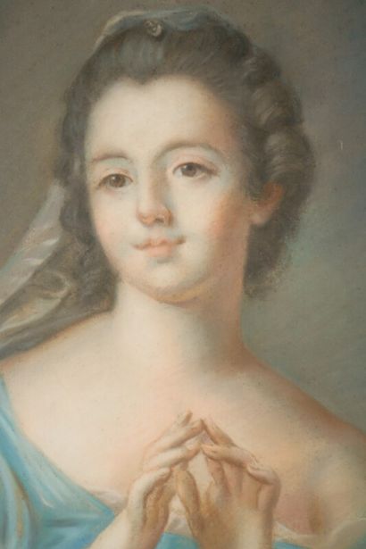 null Ec. Française du XVIIIe - Portrait de femme à la robe bleue, mains jointes -...