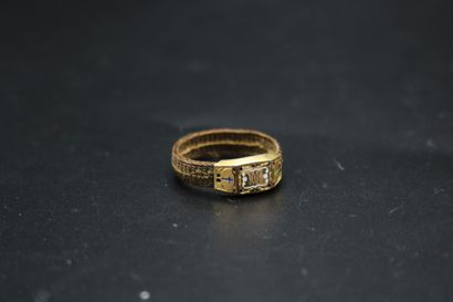 null Bague de sentiment, l'anneau en cheveux tressés avec cartouche en or jaune émaillé...