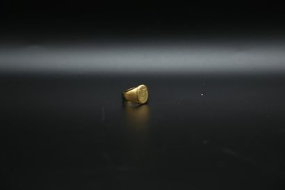 null Chevalière en or jaune 585 millièmes monogrammée HC - 8.65 g / tdd 51-52