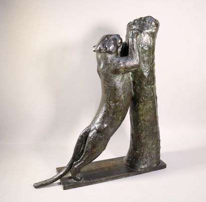 null Georges Lucien GUYOT (1885-1973) Panthère aiguisant ses griffes - Bronze cire...