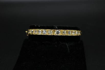 null Bracelet jonc ouvrant orné de douze diamants taille ancienne en serti clos :...