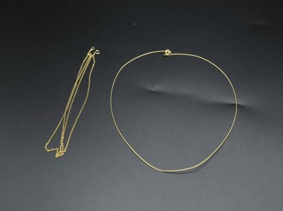 null Collier câble en or jaune 750 millièmes, 2,42 g / L. 41,5 cm

On joint une chaîne...