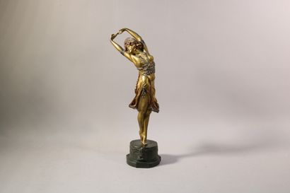 null Claire COLINET (1880-1950) Danseuse orientale - bronze

signé sur la base Cl.J.R....