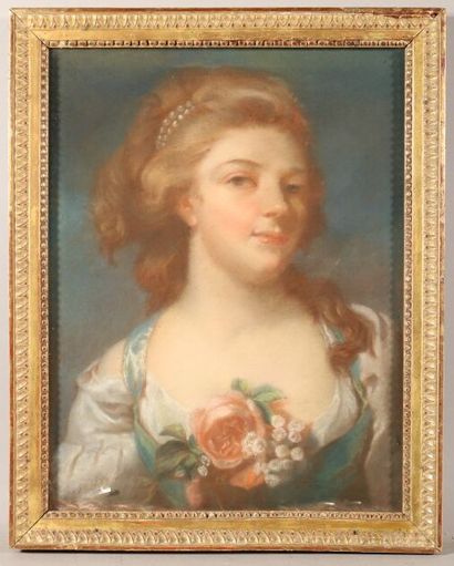 null Ec. Française du XVIIIe - Portrait de femme au corsage fleuri - pastel - 47...
