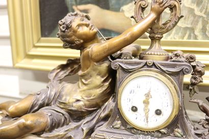 null Pendule en régule "Femme à la lyre" d'après François MOREAU socle en marbre....