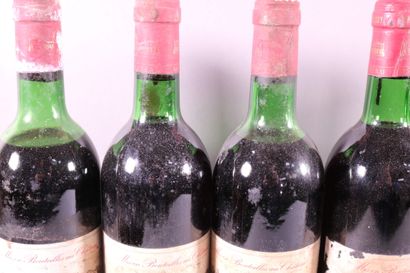 null 7 blles Ch. DUPLESSY Premières Côtes de Bordeaux 1983 3 mi-épaule, 4 haute ...