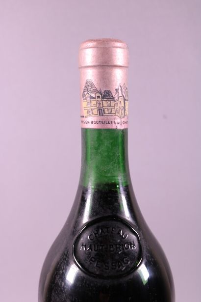 null 1 mag Ch. HAUT BRION Graves 1974 bas goulot