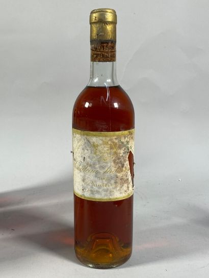 null 1 blle Ch. SUDUIRAUT Sauternes 1965 - Mi-épaule, étiquette sale et déchirée