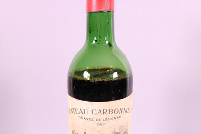 null 1 blle Ch. CARBONNIEUX Graves 1961 basse - BOUCHON TOMBE