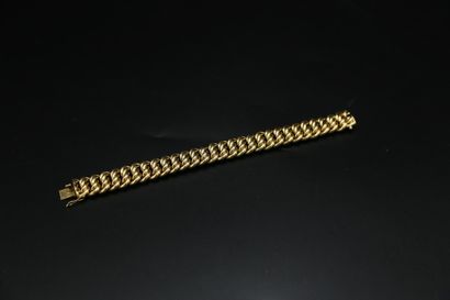 null Bracelet en or jaune 750 millièmes maille américaine.

L. 19 cm/ l. 18 mm

61,04...