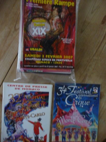 null Lot de programmes Cirques Français

60 exemplaires