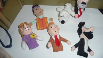 null Un coffret Tintin

Théâtre de marionnettes

à doigts avec fond de décors.

Complet...