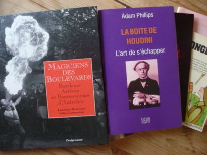 null Lot de 5 ouvrages dont :

 Magiciens des Boulevards

Bateleurs et Bonimenteurs...