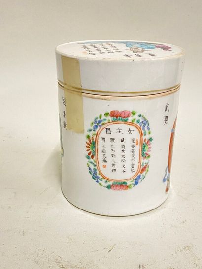 null Chinese porcelain covered circular box decorated with characters and inscriptions...