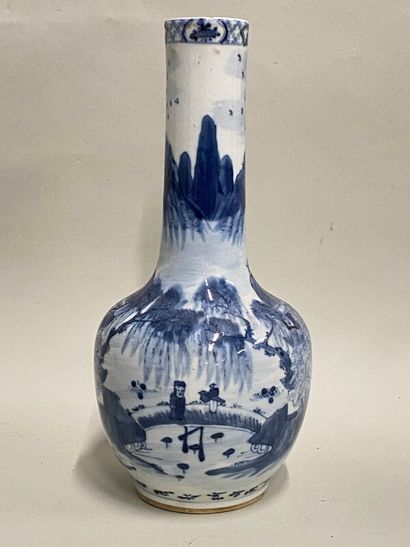 null Vase en porcelaine de Chine décor de scènes de vie marque en dessous H : 31...