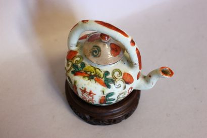 null Porcelain teapot on a wooden base. H 15 cm