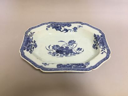 null Plat porcelaine octogonal décor en bleu 29, 5 x 38 cm (fêle)