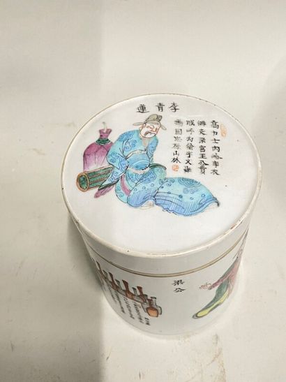 null Chinese porcelain covered circular box decorated with characters and inscriptions...